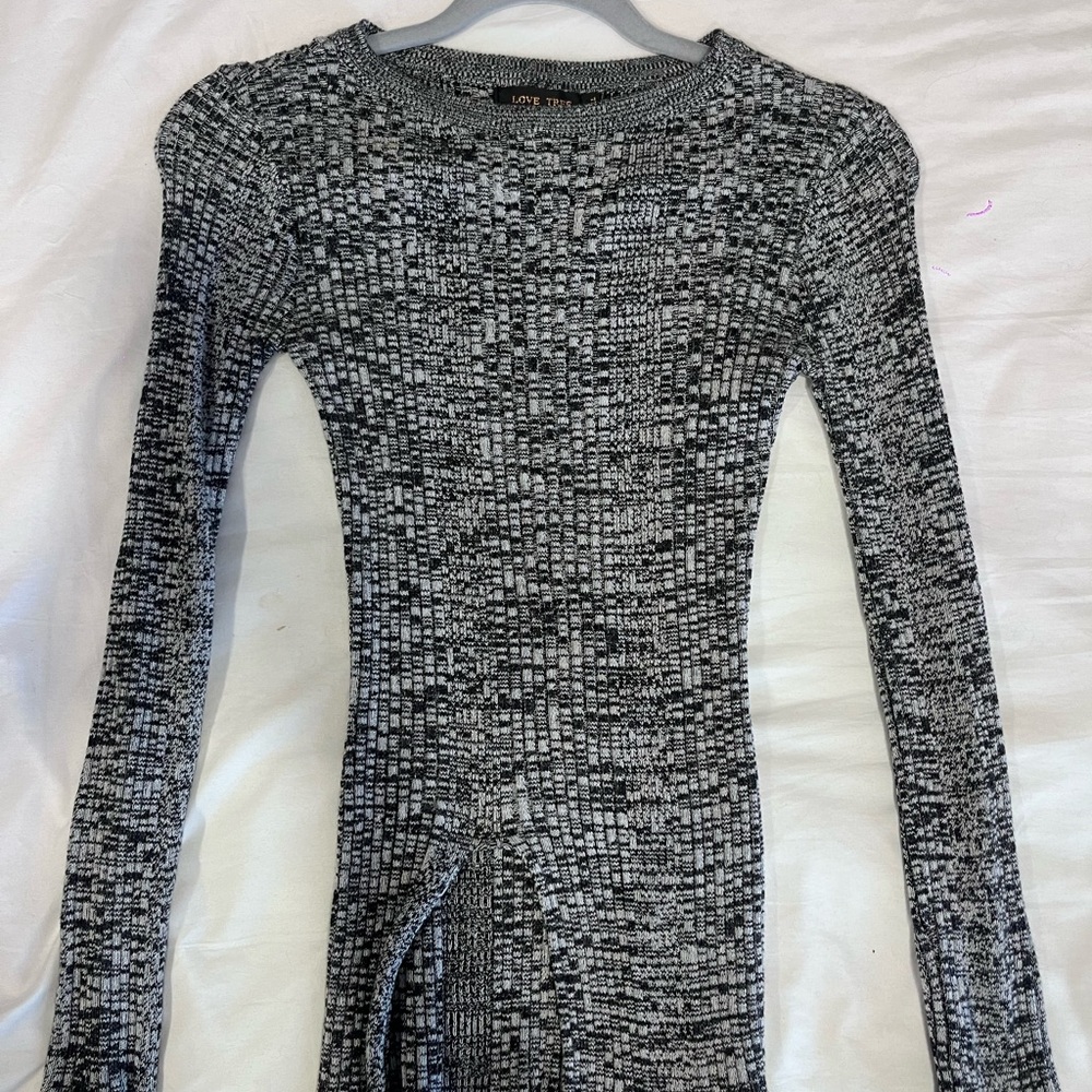 Love Tree Black and White Ribbed Puff Sleeve Sweater